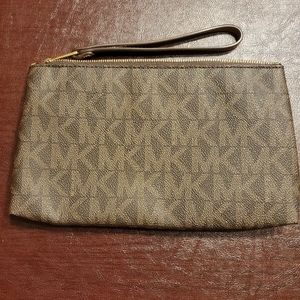 Michael kors signature clutch brown